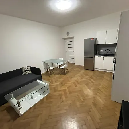 Apartment Simple And Cozy Prag