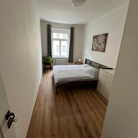 Simple And Cozy Apartment Prag